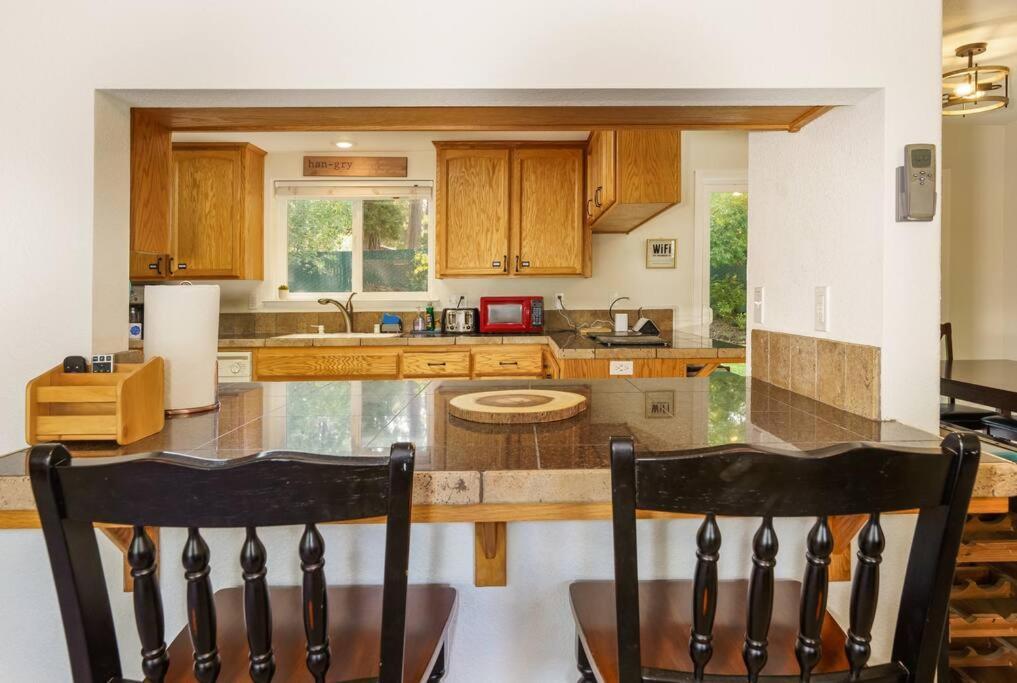 Acorn House - Charming House In Green Heaven With Pool Table With Lovely Backyard Oakhurst Ngoại thất bức ảnh