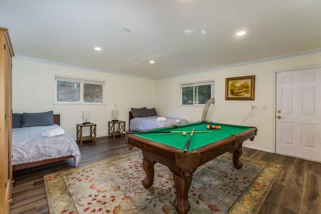 Acorn House - Charming House In Green Heaven With Pool Table With Lovely Backyard Oakhurst Ngoại thất bức ảnh
