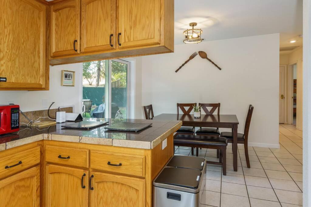 Acorn House - Charming House In Green Heaven With Pool Table With Lovely Backyard Oakhurst Ngoại thất bức ảnh